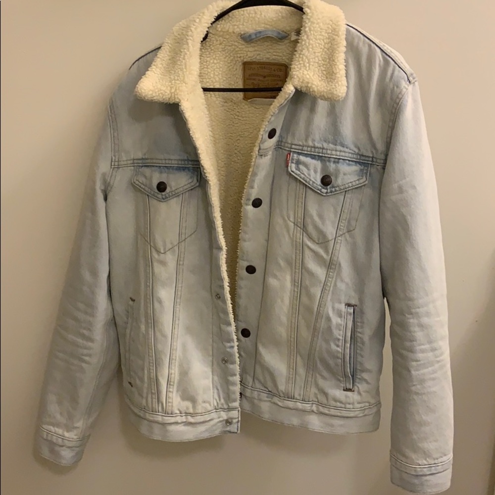 Denim jacket lined with Sherpa.